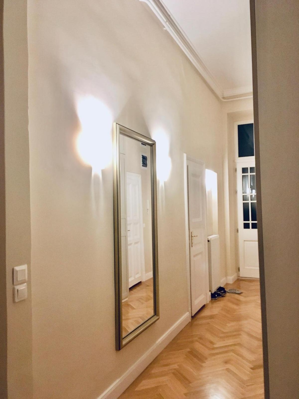 Apartment Unique And Stylish Downtown Budapest